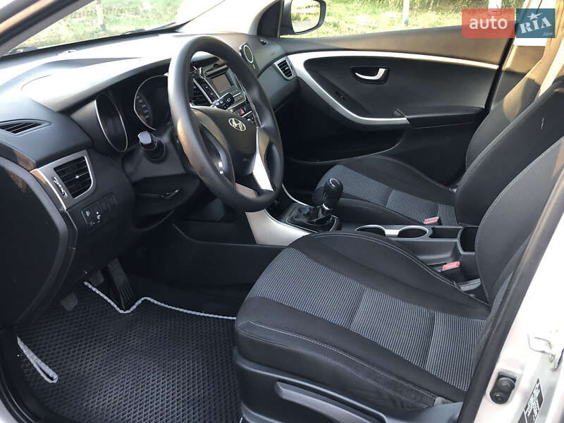 Хэтчбек Hyundai i30 2013 в Ровно
