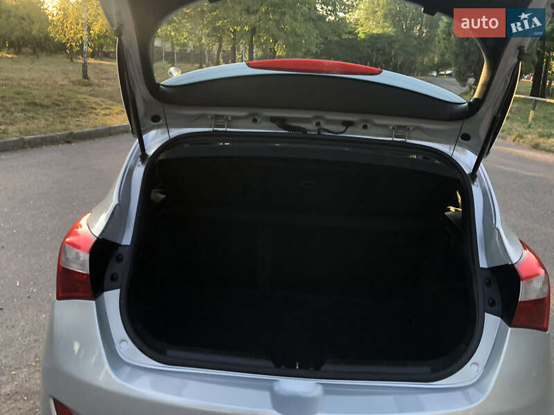 Хэтчбек Hyundai i30 2013 в Ровно