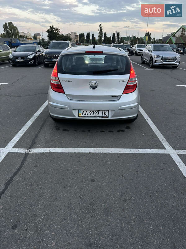 Хетчбек Hyundai i30 2008 в 