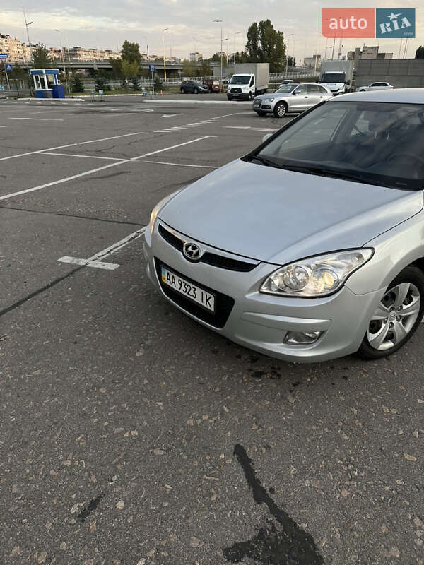 Хэтчбек Hyundai i30 2008 в Киеве
