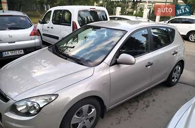 Хэтчбек Hyundai i30 2010 в 