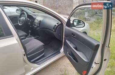 Хэтчбек Hyundai i30 2010 в 
