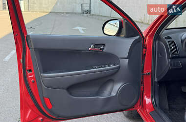 Хэтчбек Hyundai i30 2009 в 