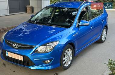 Универсал Hyundai i30 2011 в Каменском
