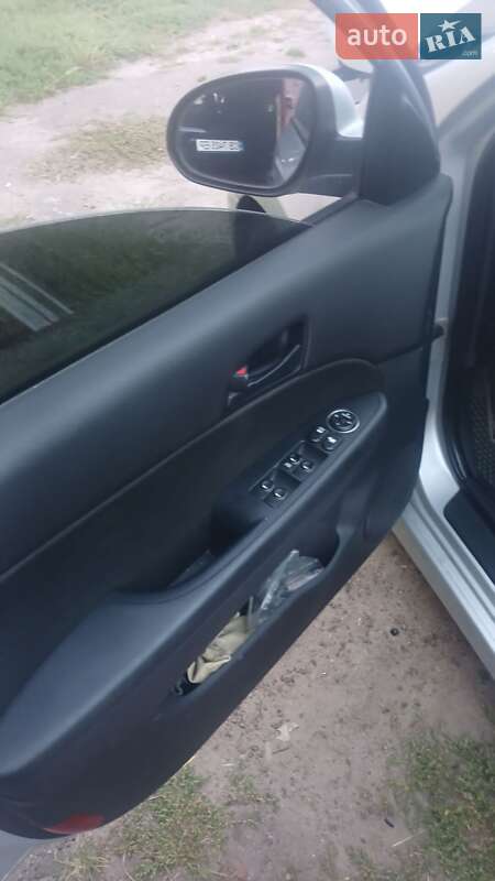 Универсал Hyundai i30 2010 в Чернигове