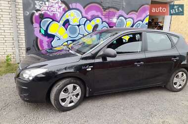 Хэтчбек Hyundai i30 2009 в 