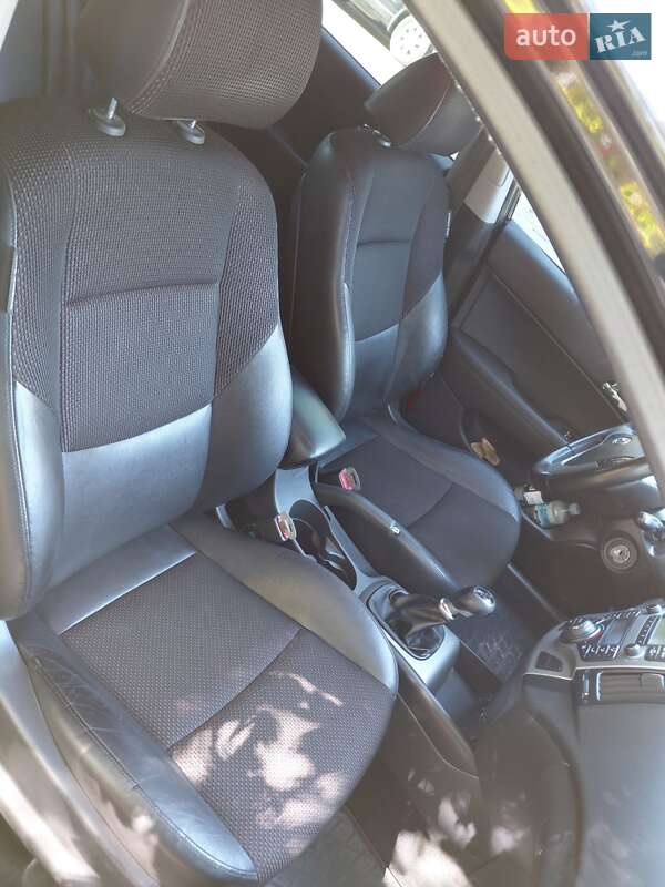 Універсал Hyundai i30 2011 в Дніпрі