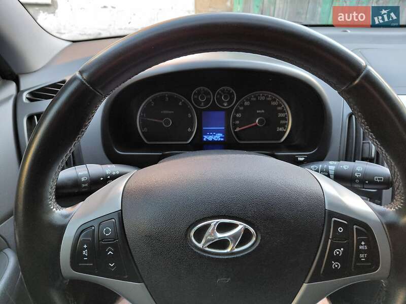 Універсал Hyundai i30 2011 в Дніпрі