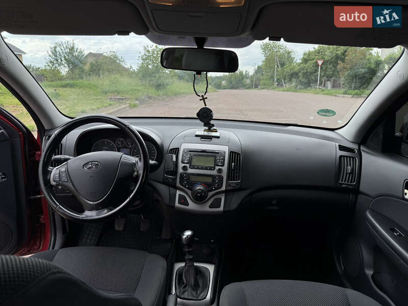 Универсал Hyundai i30 2008 в Глухове