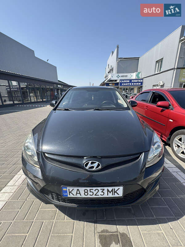 Хэтчбек Hyundai i30 2010 в 