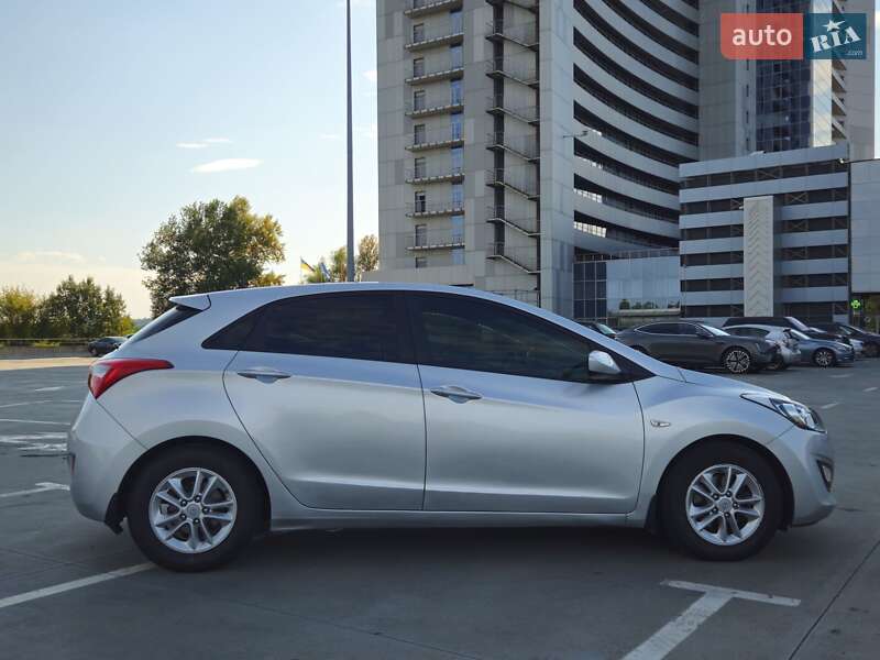 Хэтчбек Hyundai i30 2016 в Киеве фото 13 Хэтчбек Hyundai i30 2016 в Киеве