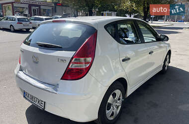 Хэтчбек Hyundai i30 2011 в 