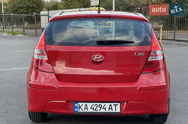 Хэтчбек Hyundai i30 2010 в 