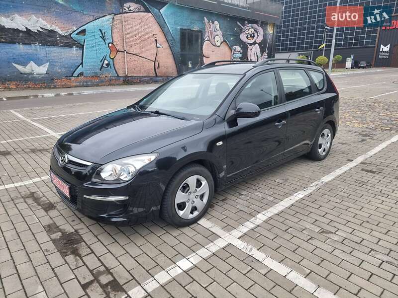 Універсал Hyundai i30 2009 в  фото Універсал Hyundai i30 2009 в