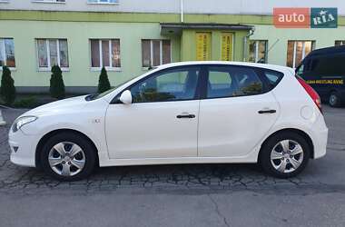Хэтчбек Hyundai i30 2011 в 