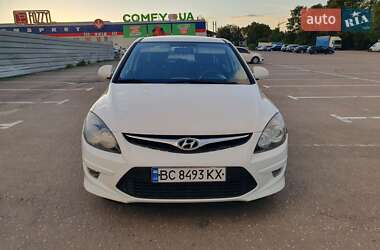 Хэтчбек Hyundai i30 2011 в 