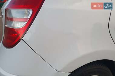 Хэтчбек Hyundai i30 2011 в 