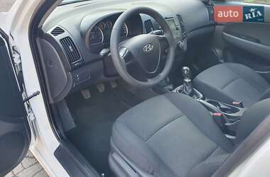 Хэтчбек Hyundai i30 2011 в 
