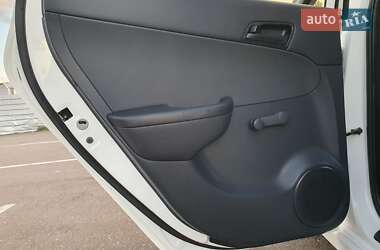 Хэтчбек Hyundai i30 2011 в 