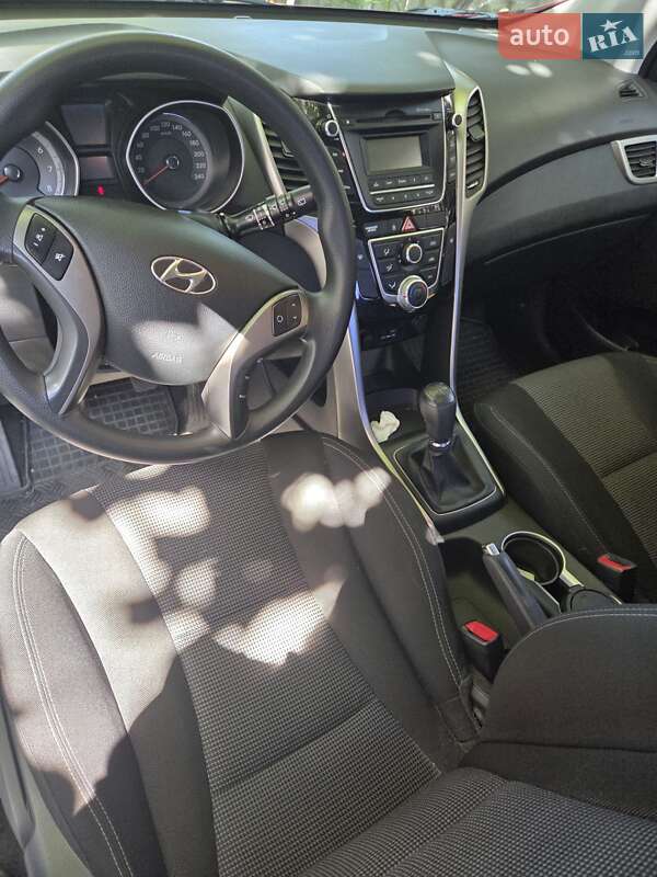 Хэтчбек Hyundai i30 2013 в Хусте