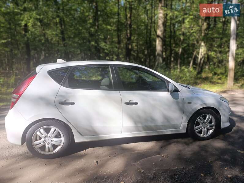 Хетчбек Hyundai i30 2010 в Луцьку