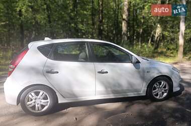 Хэтчбек Hyundai i30 2010 в 