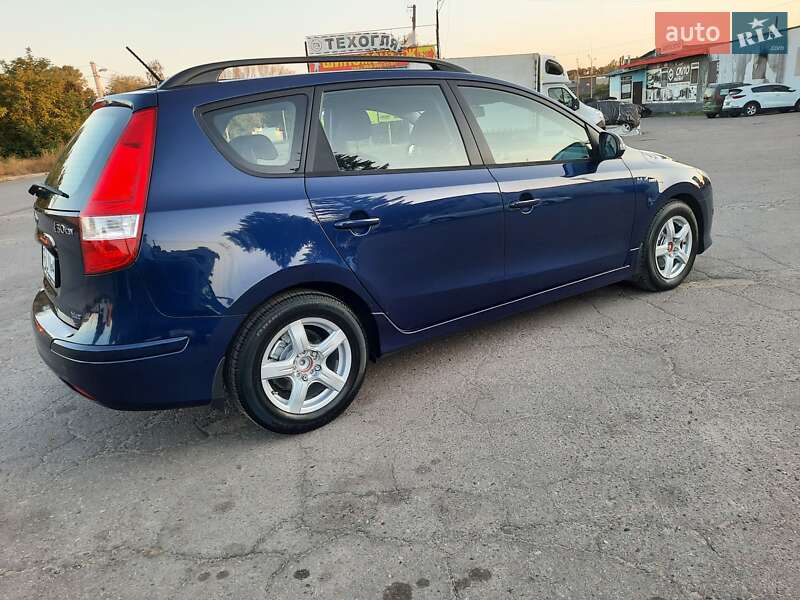 Универсал Hyundai i30 2011 в Полтаве