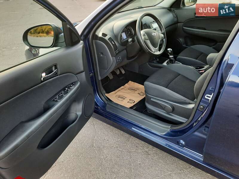 Универсал Hyundai i30 2011 в Полтаве