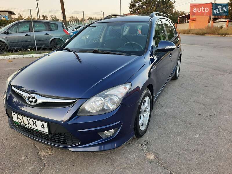 Универсал Hyundai i30 2011 в Полтаве