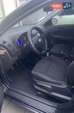 Хэтчбек Hyundai i30 2009 в 