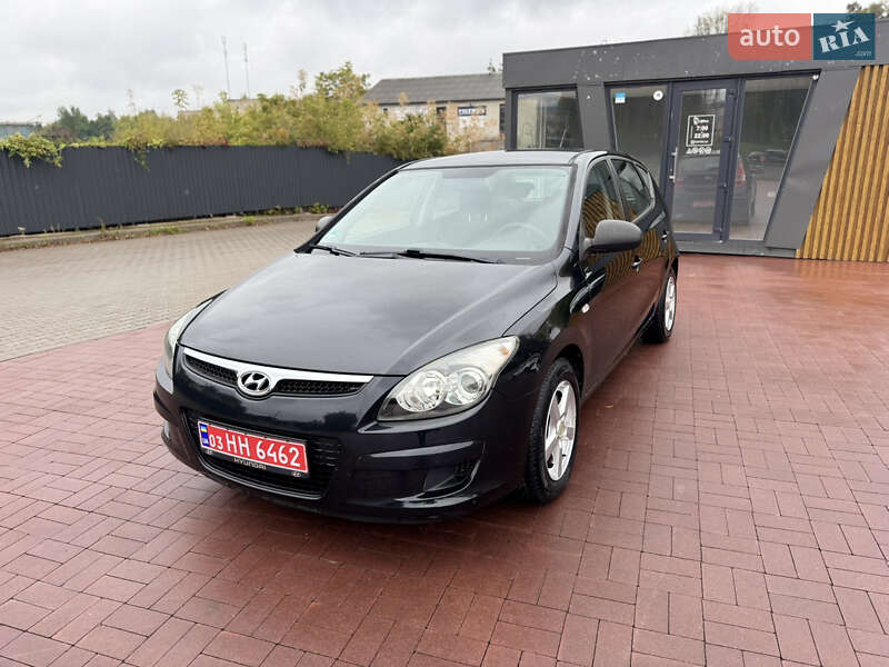 Хэтчбек Hyundai i30 2010 в 