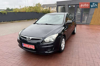 Хэтчбек Hyundai i30 2010 в 