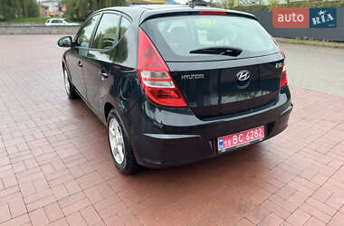 Хэтчбек Hyundai i30 2010 в 