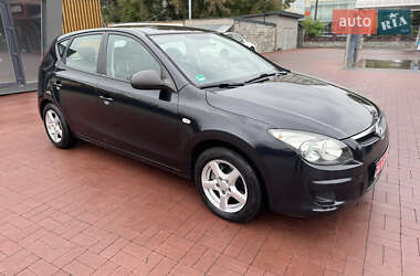 Хэтчбек Hyundai i30 2010 в 
