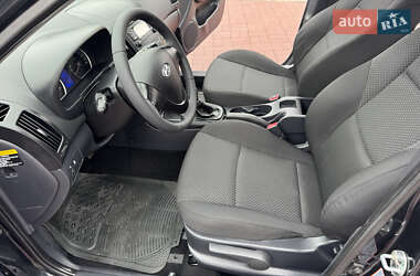 Хэтчбек Hyundai i30 2010 в 