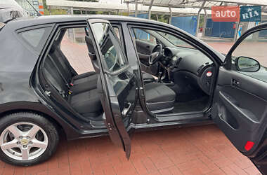 Хэтчбек Hyundai i30 2010 в 