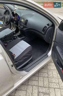 Хэтчбек Hyundai i30 2011 в 