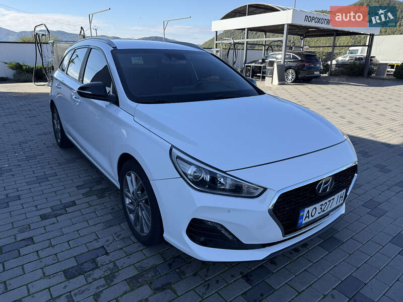 Универсал Hyundai i30 2018 в Хусте