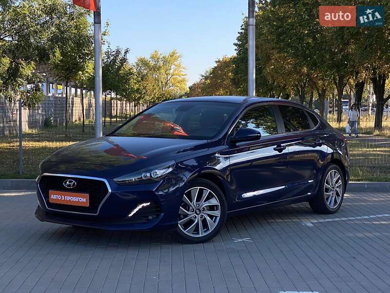 Фастбэк Hyundai i30 2019 в 
