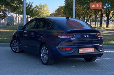 Фастбэк Hyundai i30 2019 в 