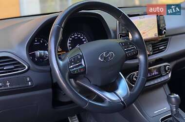 Фастбэк Hyundai i30 2019 в 