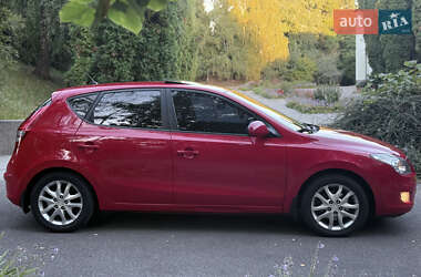Хэтчбек Hyundai i30 2009 в 