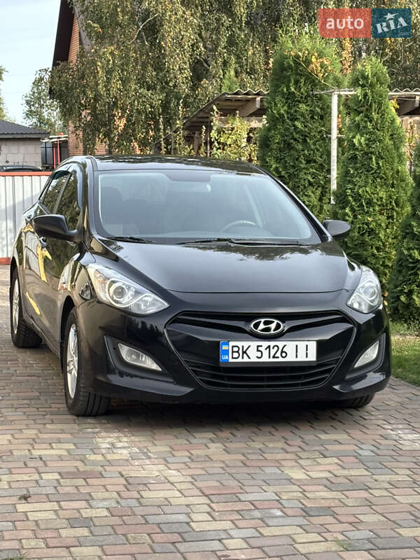 Хэтчбек Hyundai i30 2013 в Сарнах