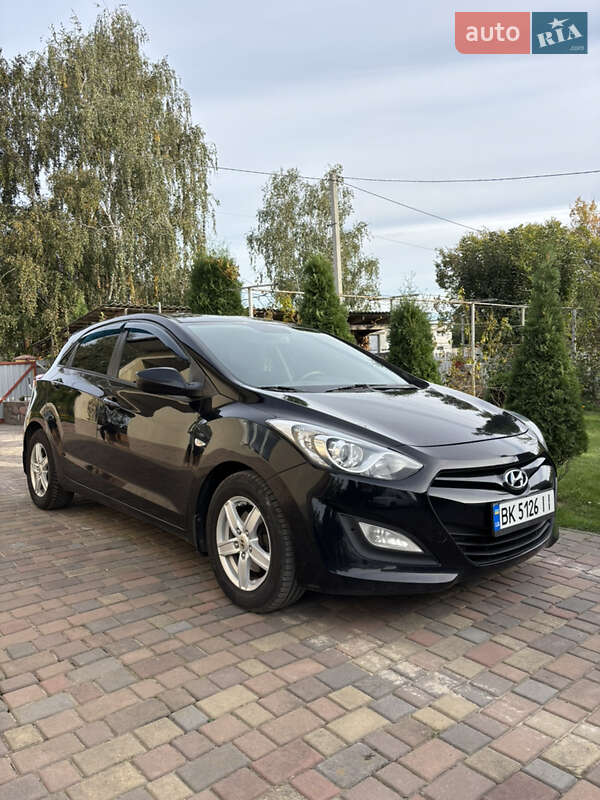 Хэтчбек Hyundai i30 2013 в Сарнах