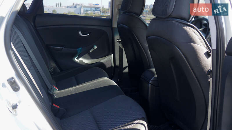 Хэтчбек Hyundai i30 2013 в Кривом Роге