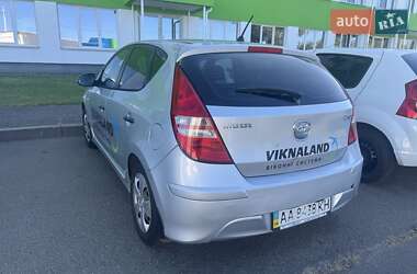 Хэтчбек Hyundai i30 2011 в 