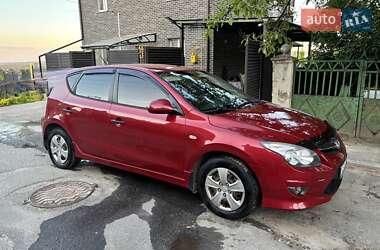 Хэтчбек Hyundai i30 2011 в 