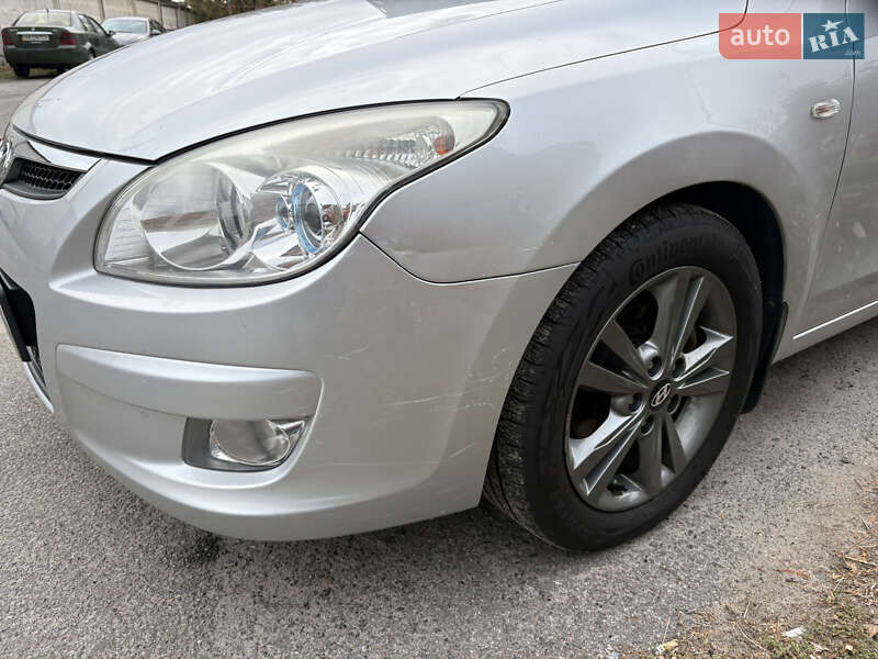 Хэтчбек Hyundai i30 2008 в Киеве