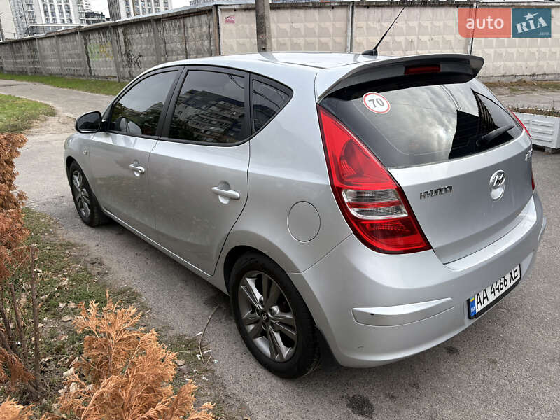 Хэтчбек Hyundai i30 2008 в Киеве