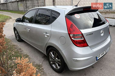 Хэтчбек Hyundai i30 2008 в 